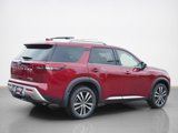 New 2025 Nissan Pathfinder Platinum image 2