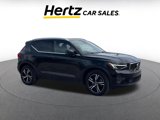 Used 2024 Volvo XC40 B5 Core image 2