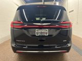 New 2025 Chrysler Pacifica Select image 3