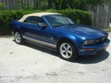 Used 2007 Ford Mustang Convertible image 2