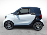 Used 2017 smart fortwo passion image 2