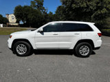 Used 2019 Jeep Grand Cherokee Laredo image 3