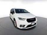 Used 2024 Chrysler Pacifica Touring-L image 3