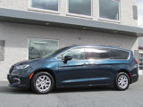 Used 2023 Chrysler Pacifica Touring-L image 2