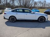 New 2025 BMW 550e xDrive w/ Premium Package image 4