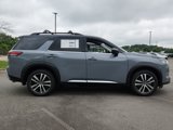 New 2025 Nissan Pathfinder Platinum image 2