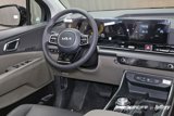 New 2025 Kia Carnival EX image 3