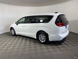 Used 2023 Chrysler Pacifica Touring-L image 5