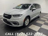 Used 2023 Chrysler Pacifica Touring-L image 1