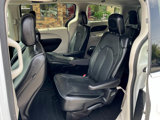 Used 2018 Chrysler Pacifica Limited image 5