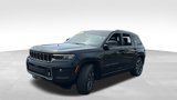 Used 2022 Jeep Grand Cherokee Overland image 3