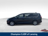 Used 2023 Chrysler Pacifica Touring-L image 4
