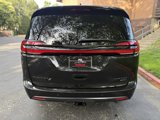Used 2021 Chrysler Pacifica Limited w/ Uconnect Theater Family Group image 6