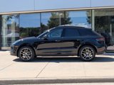 Certified 2025 Porsche Macan image 2