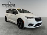 Used 2024 Chrysler Pacifica Touring-L w/ S Appearance Package image 3