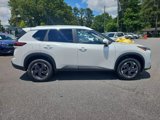 Used 2025 Nissan Rogue SV w/ SV Premium Package image 2