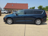 Used 2022 Chrysler Pacifica Touring-L image 3