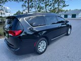 Used 2018 Chrysler Pacifica Touring-L image 5