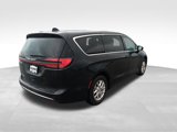 Used 2023 Chrysler Pacifica Touring-L image 6