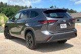 Used 2024 Toyota Highlander XLE image 4