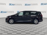 Used 2017 Chrysler Pacifica Touring-L image 5
