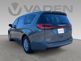 New 2025 Chrysler Pacifica Select image 3