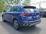 Certified 2022 Volkswagen Taos SE w/ Panoramic Sunroof Package image 4
