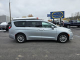 Used 2022 Chrysler Pacifica Touring-L image 5