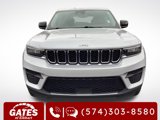 Used 2023 Jeep Grand Cherokee Laredo image 2