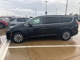 Used 2023 Chrysler Pacifica Touring-L image 4