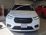 Used 2024 Chrysler Pacifica Select w/ Uconnect Theater Family Group image 3