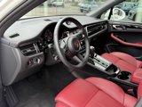 Certified 2025 Porsche Macan image 4