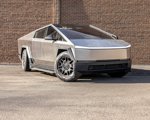 Used 2024 Tesla Cybertruck AWD Crew Cab image 5