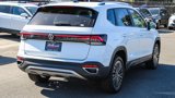 New 2025 Volkswagen Taos SE image 4