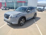 New 2025 Nissan Pathfinder Platinum image 2