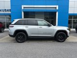 Used 2024 Jeep Grand Cherokee Altitude image 2