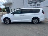 New 2025 Chrysler Pacifica Select image 4