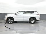 New 2025 Mitsubishi Outlander SE image 2