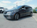 Used 2023 Chrysler Pacifica Limited image 4