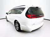 Used 2023 Chrysler Pacifica Limited image 5
