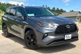 Used 2024 Toyota Highlander XLE image 3