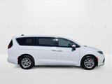 Used 2023 Chrysler Pacifica Touring-L image 4