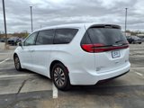 Used 2022 Chrysler Pacifica Touring-L image 5