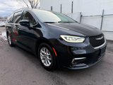 Used 2022 Chrysler Pacifica Touring-L image 3