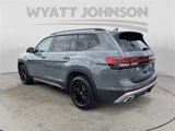 New 2025 Volkswagen Atlas Peak Edition SE image 3