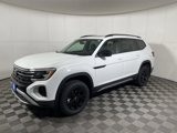 New 2025 Volkswagen Atlas Peak Edition SE image 3