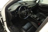 Certified 2024 Porsche Macan image 4