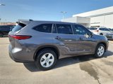 Used 2023 Toyota Highlander LE image 2