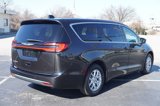 Used 2023 Chrysler Pacifica Touring-L image 5