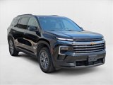 Used 2024 Chevrolet Traverse LT image 3